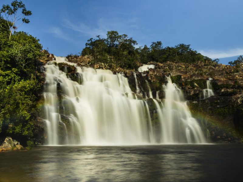 Cachoeira que deságua no Poço Encantado, na Chapada dos Veadeiros