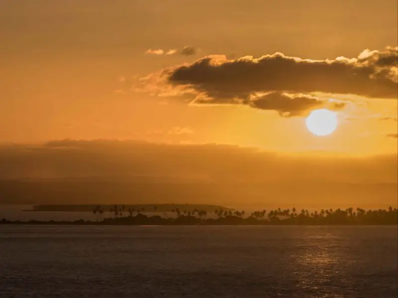 Pôr do sol na Costa do Dendê, Bahia.