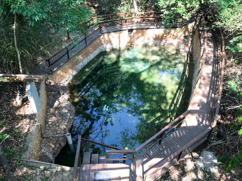 Poço de água cristalina 