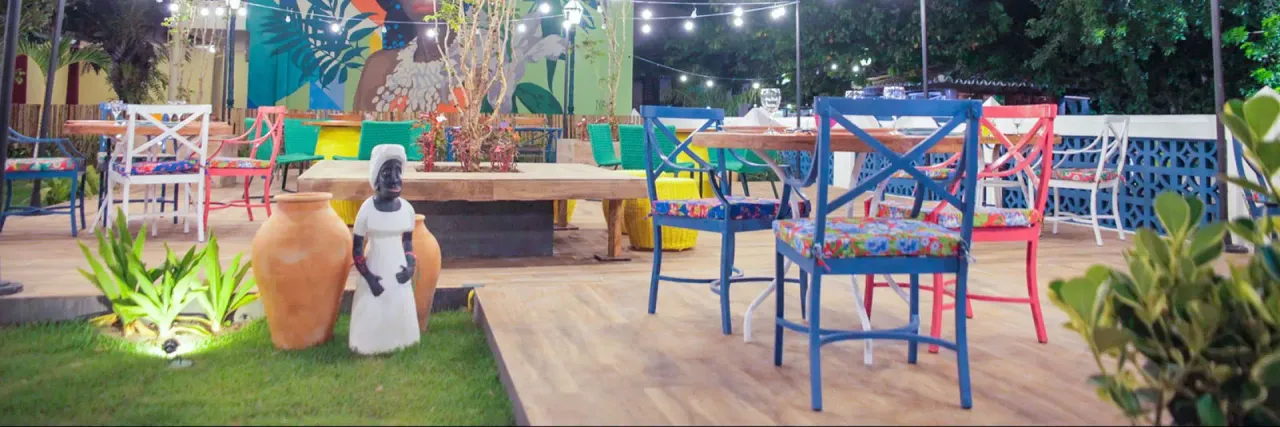 Imagem de um ambiente decorado com inspiração na cultura da Bahia